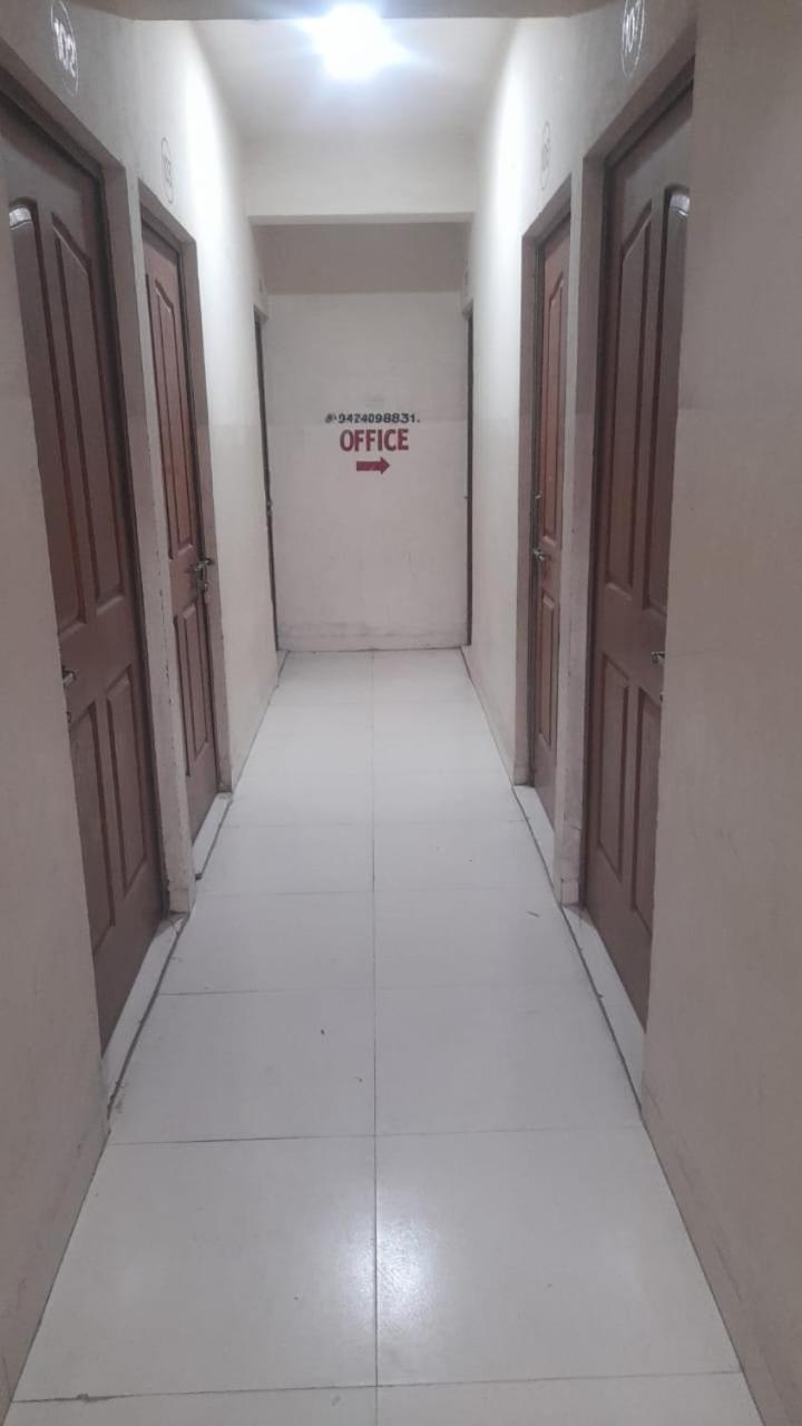 Aashiyana Boys Hostel Indaur Kültér fotó
